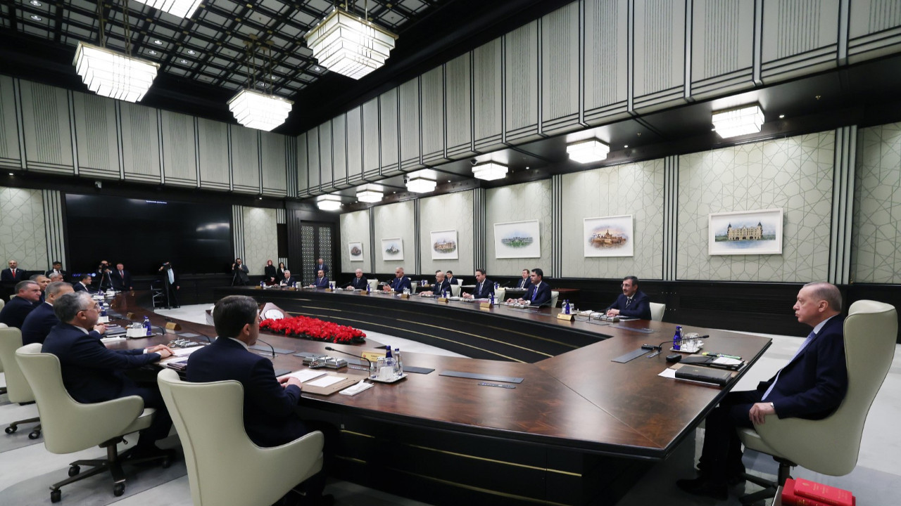 Bakanlardan Özel'e saldırıya kınama