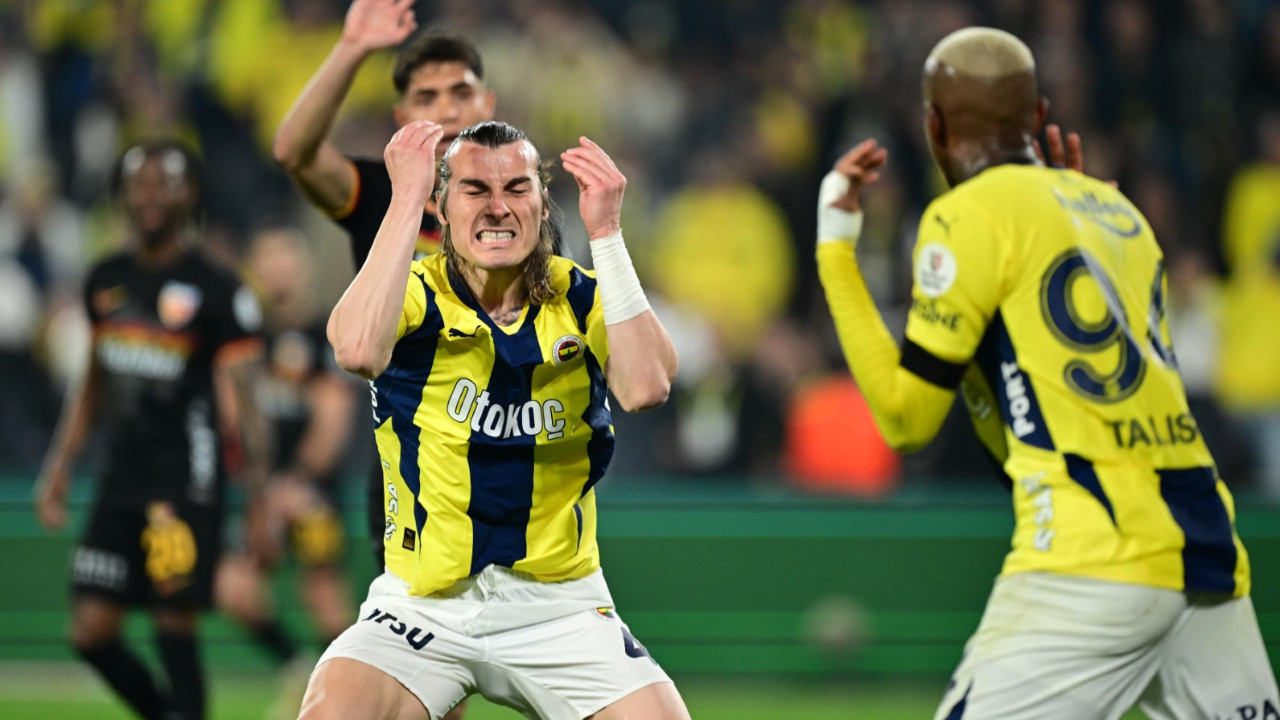 Derbiye saatler kala Fenerbahçe'ye çifte şok