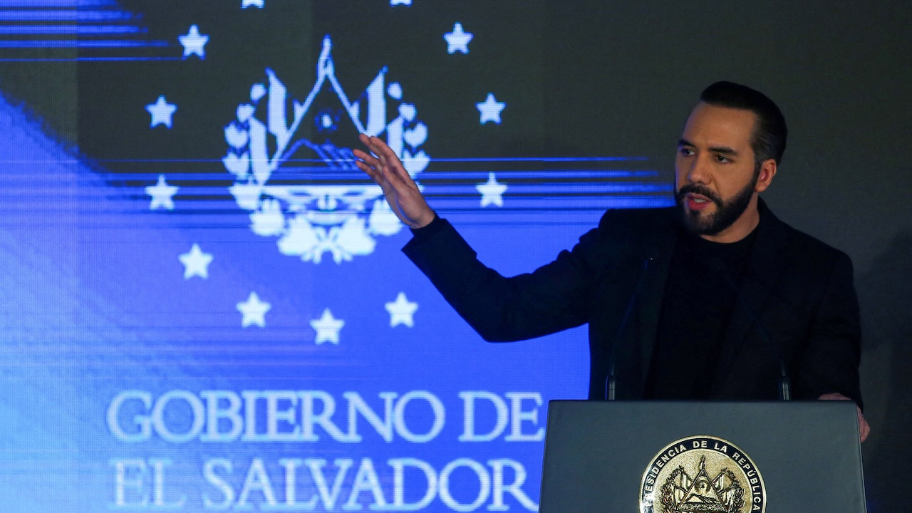 Devlet Başkanı görevde kalmak için çetelerle anlaşma yaptı