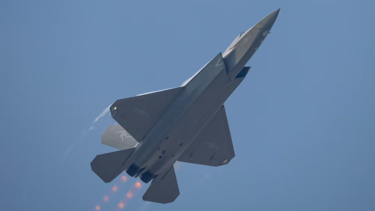 DeepSeek ile savaş uçağı tasarlıyorlar