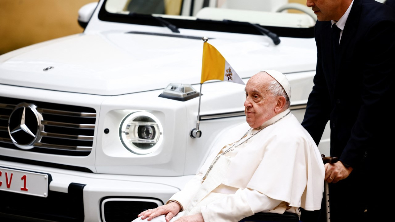 ‘Papamobil’i Gazzeli çocuklar için bağışladı