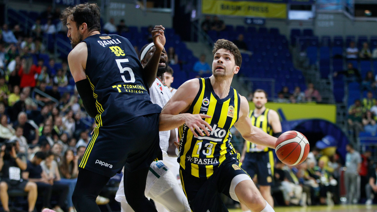 Fenerbahçe Karşıyaka’yı rahat geçti: Liderliği garantiledi