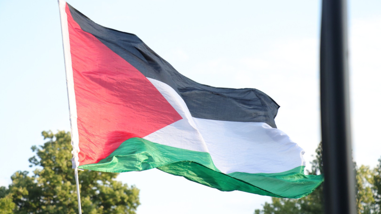 İki ülkede on binlerce kişi Filistin için yürüdü