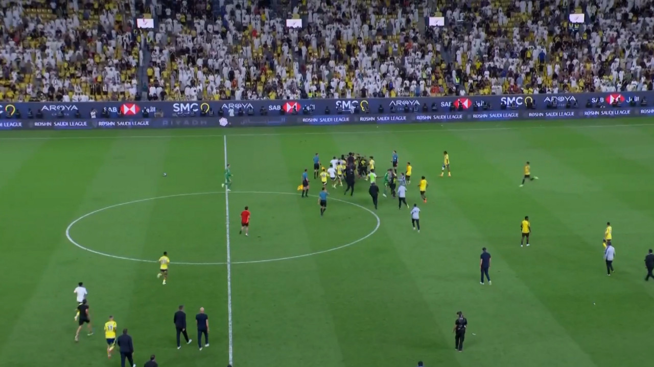 Benzema-Ronaldo derbisinde saha karıştı: Tarihi maçta kavga çıktı!