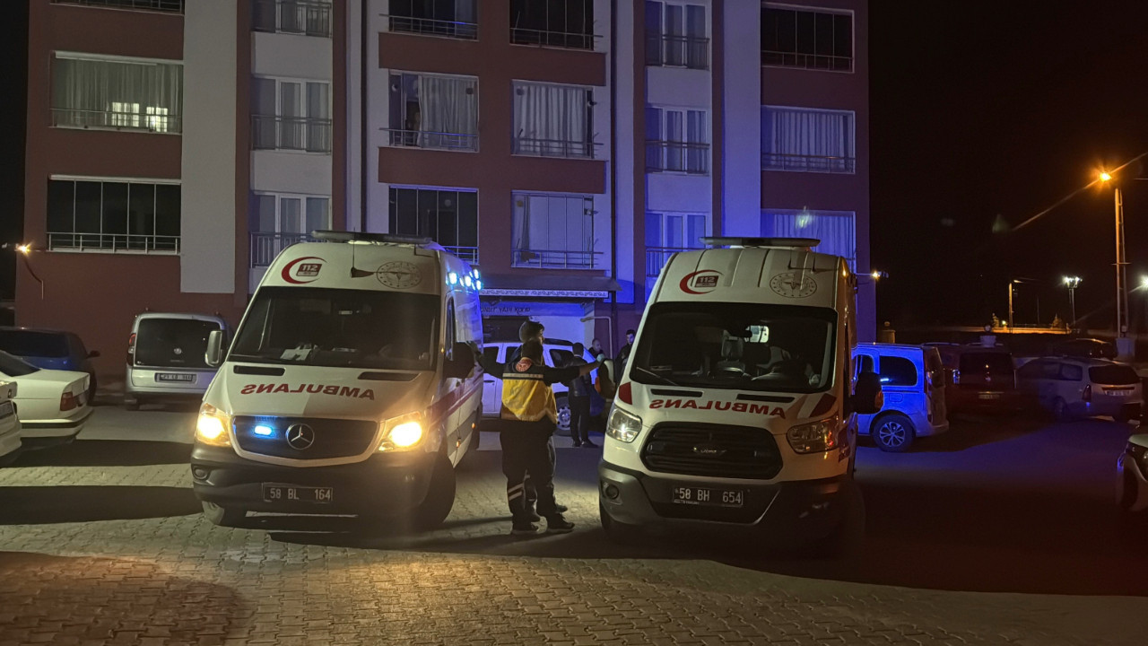 Korkunç cinayet: Anne iki çocuğunu boğazları kesilmiş halde buldu