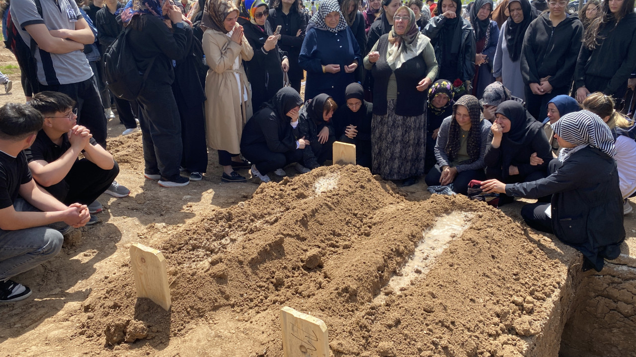 Evde öldürülen iki kardeş toprağa verildi