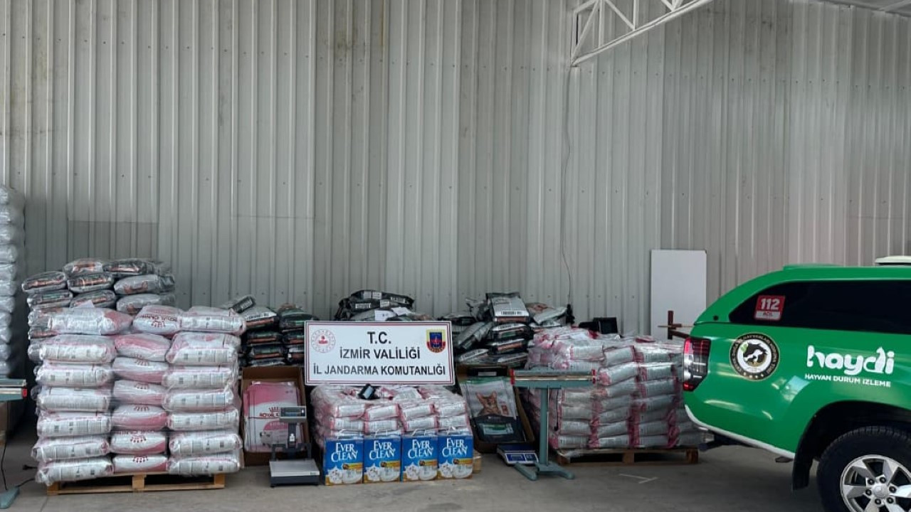 Tonlarca sahte kedi ve köpek maması ele geçirildi