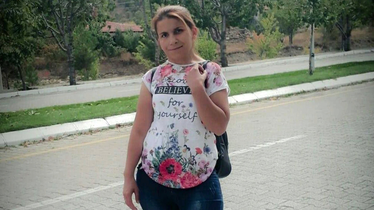 2 çocuk annesi kazada öldü, sürücü kaçtı