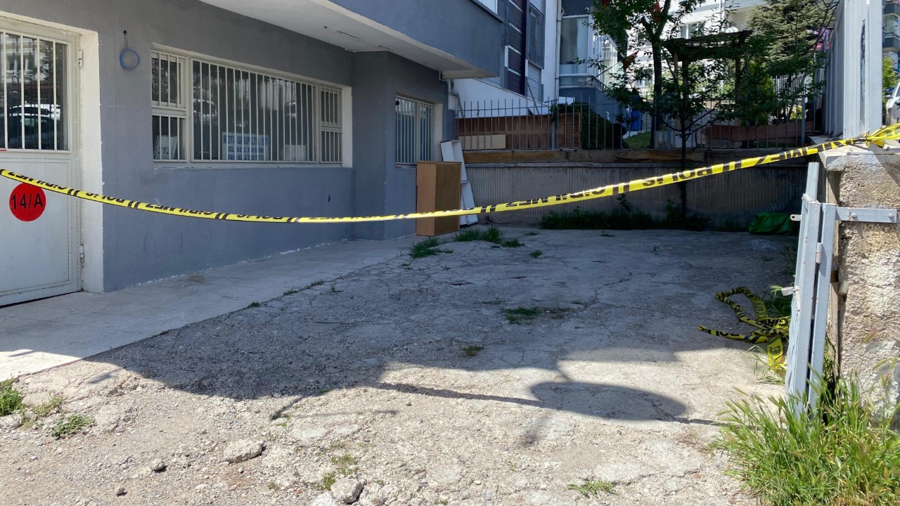 Balkondan atlayan Gözde, eski eşinin üzerine düşmüş