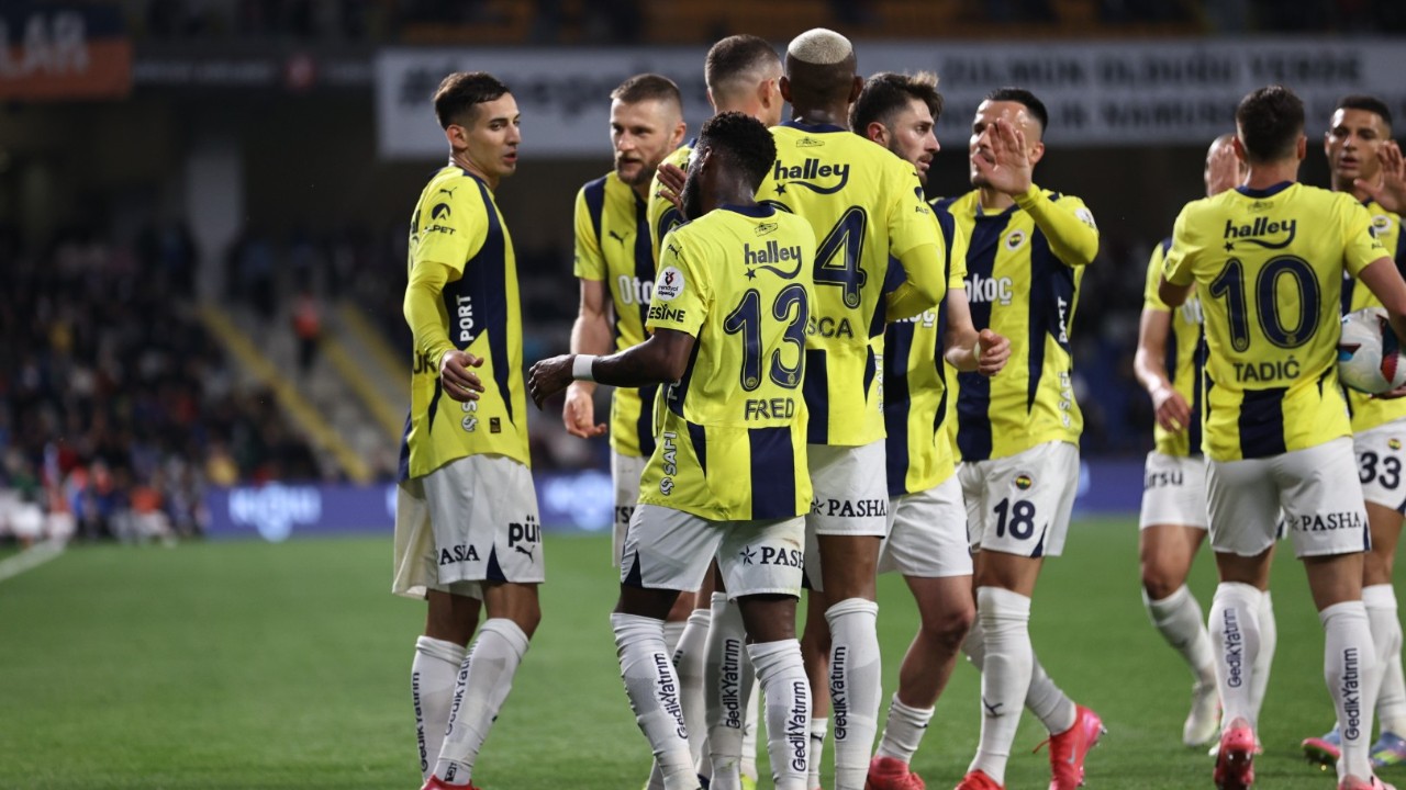 Fenerbahçe 'erken kutlama yok' dedi: Başakşehir'i rahat geçtiler