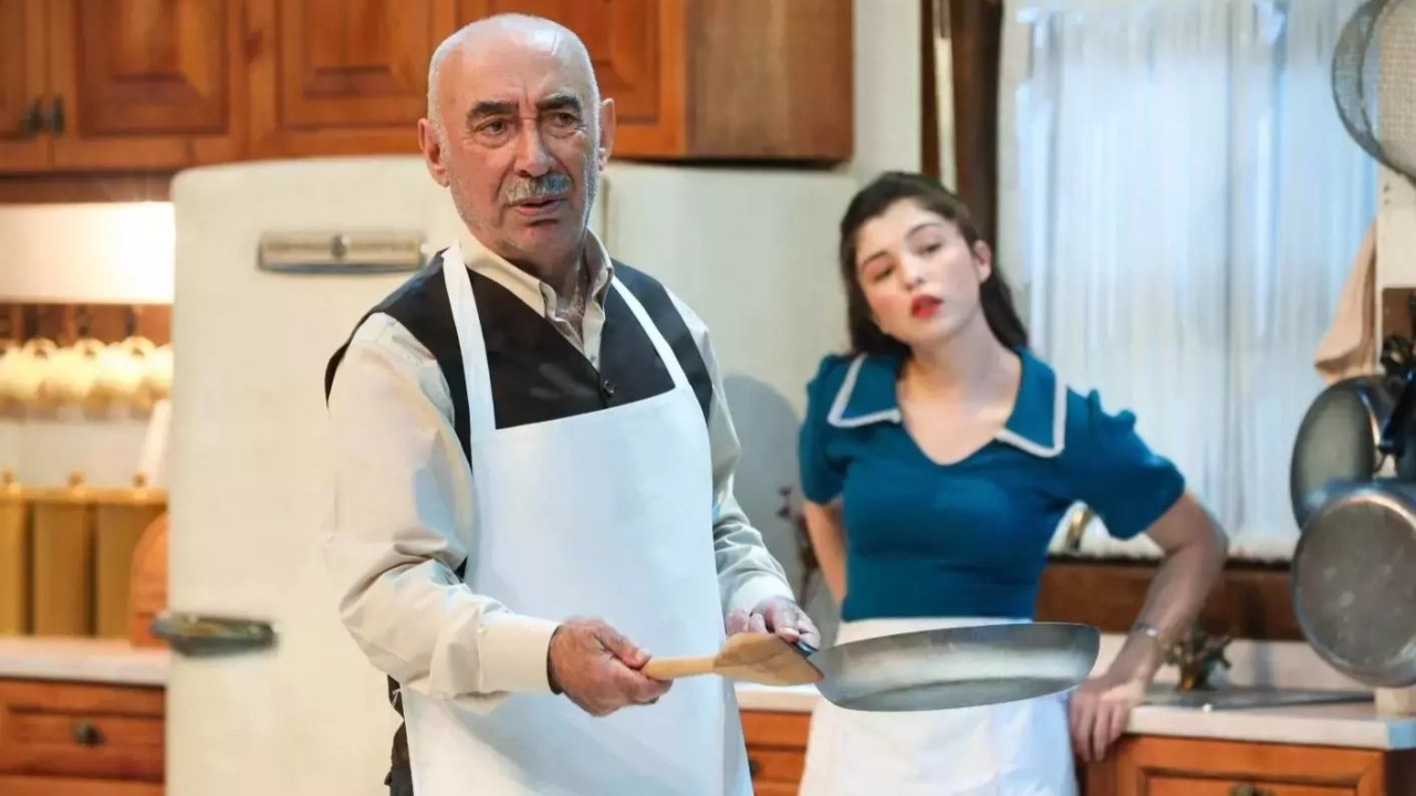 Şener Şen'i tiyatro sahnesine döndüren "Zengin Mutfağı" oyunu son kez sahnelenecek