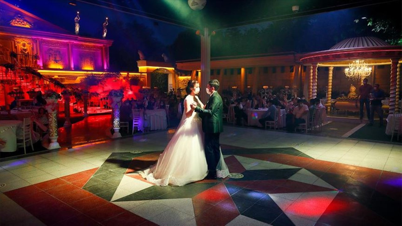 Düğün salonları, müzik için telif ödemeye başladı