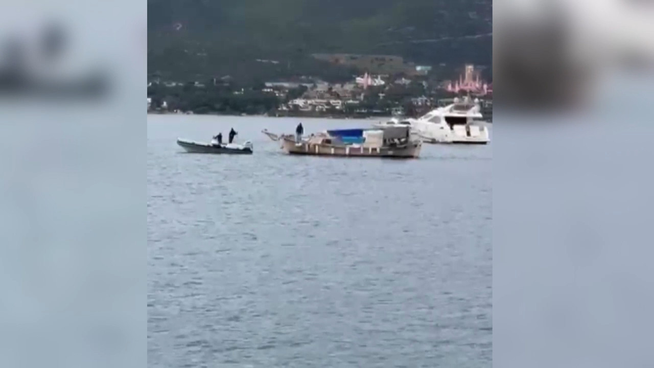Denizin altı çöplüğe dönmüştü: İzinsiz bağlanan tekneler kaldırıldı