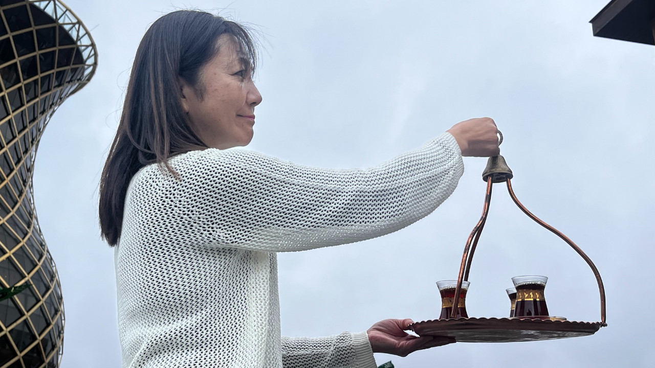 Japonya’da ‘Türk Çayı Demleme Ustası’ seçilen Yumika Rize’de çay demledi