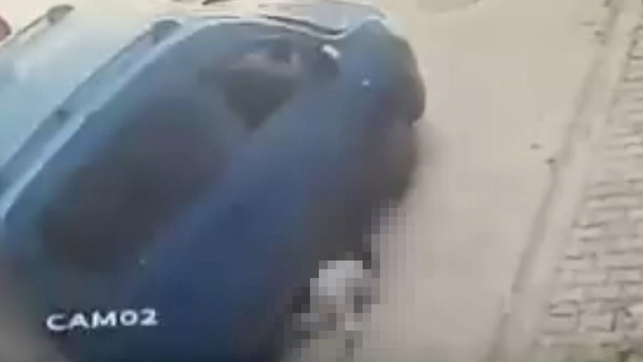 Oynarken yere düşen 4 yaşındaki çocuğun üzerinden araç geçti