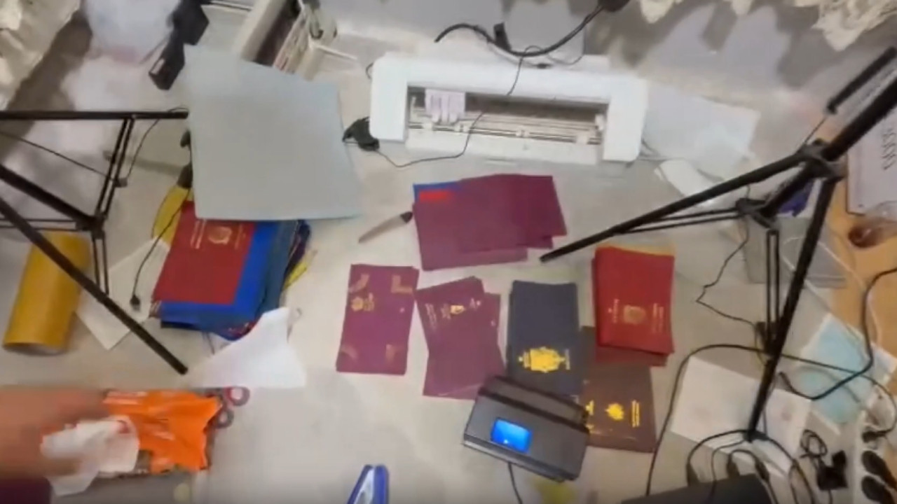 Sahte pasaport operasyonunda 6 gözaltı