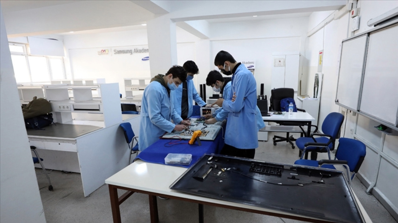 Lise eğitimi tartışması: İş dünyası 'rahatsızmış'