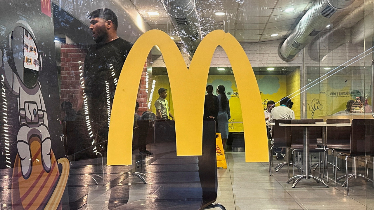McDonald’s şubesi karıştı, 21 yaş altına kapılar kapandı