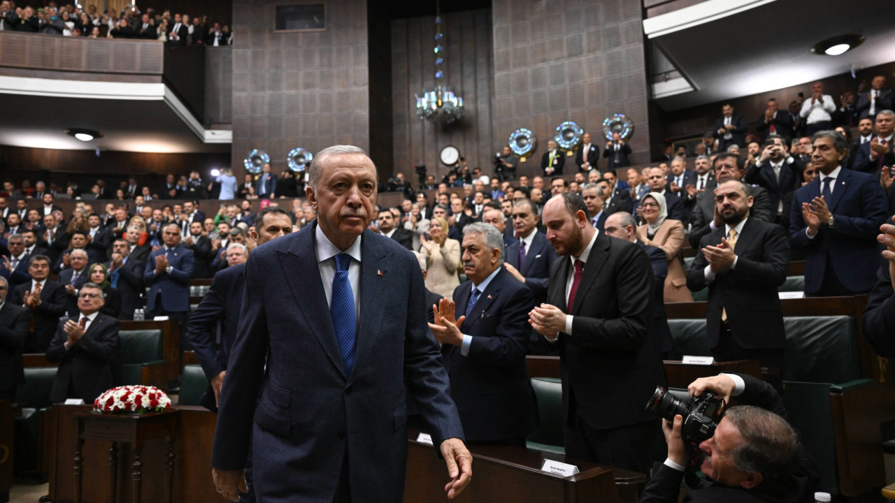 AKP'den yeni teklif: 'Erdoğan ordudan atabilsin'