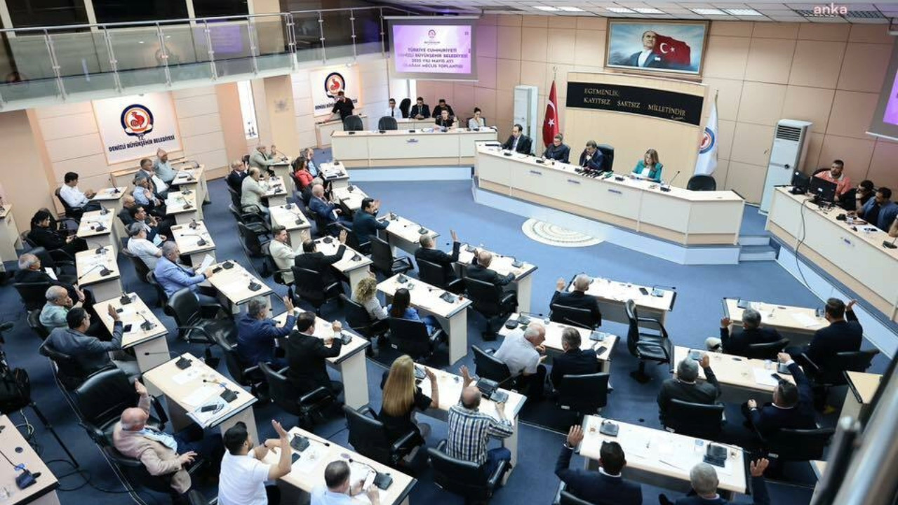 Denizli karıştı: Valilikle belediye arasında 'Nihat Zeybekci' gerilimi