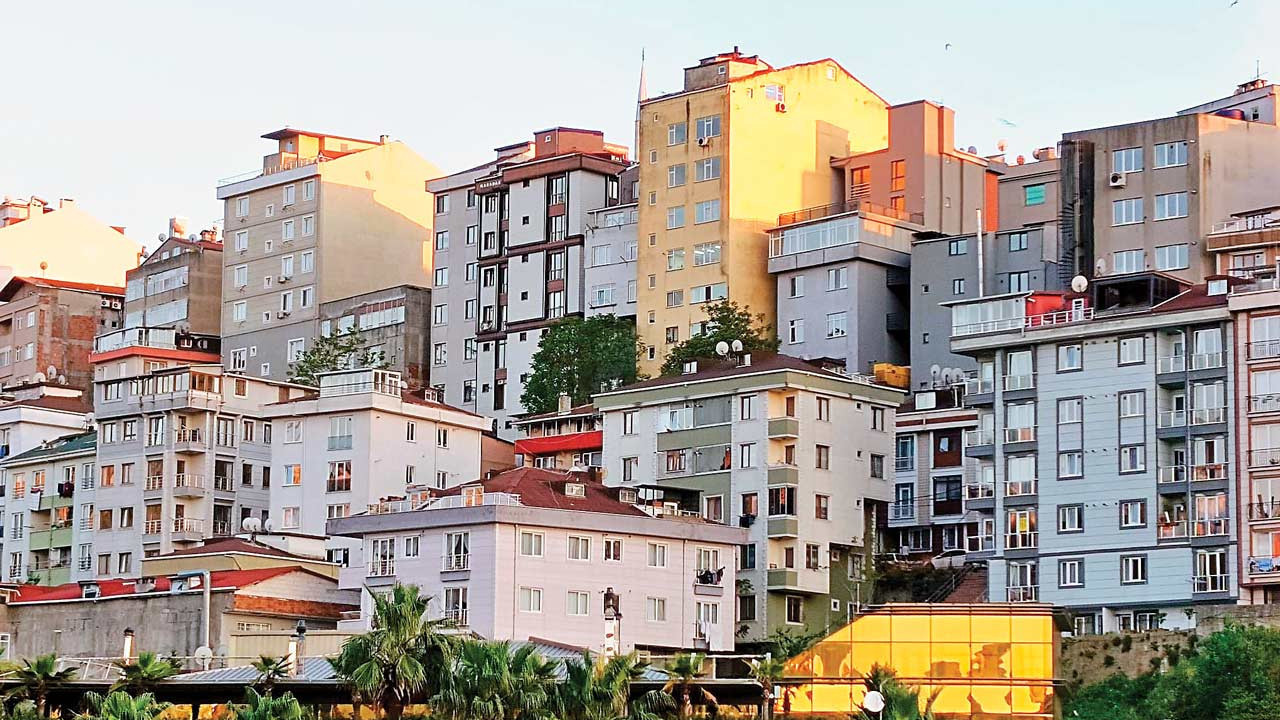 Krediyle ev alan 2 ev parasını faize ödüyor