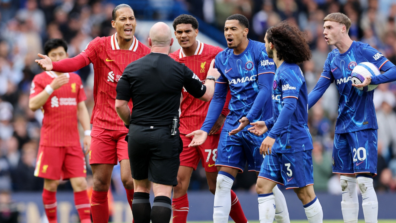 Premier Lig'den yeni kural: Artık hakeme yaklaşamayacaklar