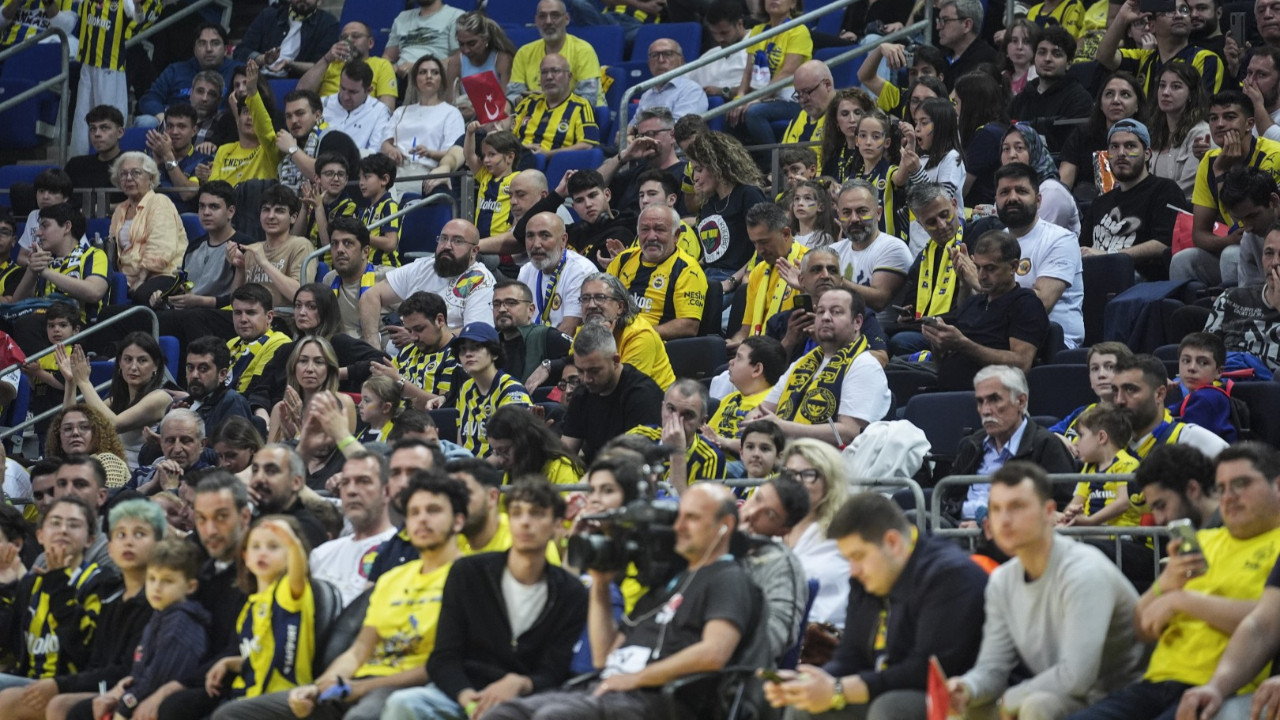 Ali Koç'a öfke dinmiyor: Derbide de aynı tezahürat