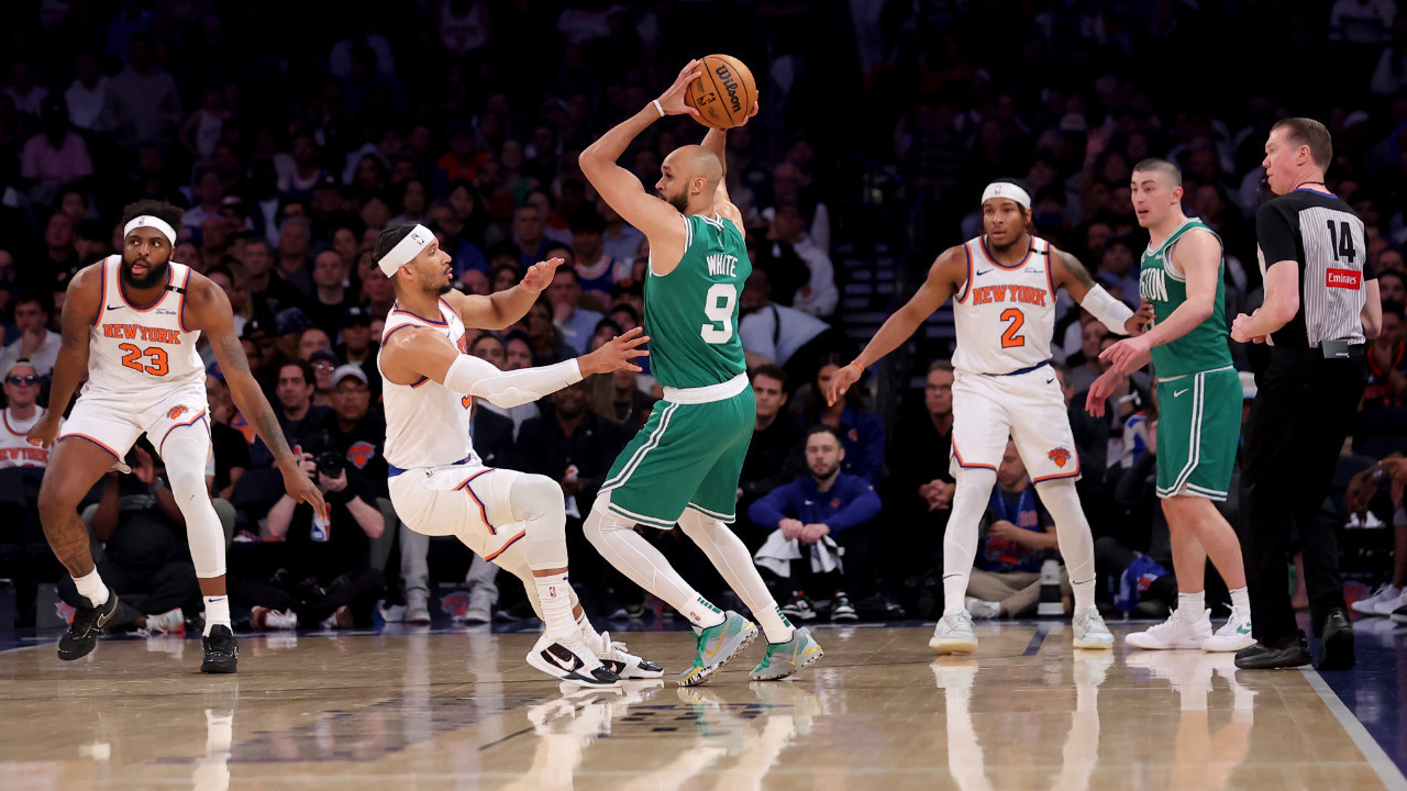 NBA'de, Knicks son şampiyonu dağıttı, finale çıktı