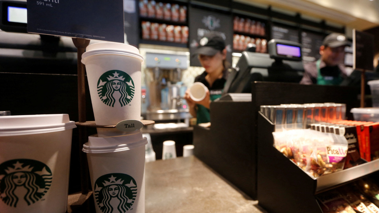 Starbucks’ta kıyafet krizi büyüyor