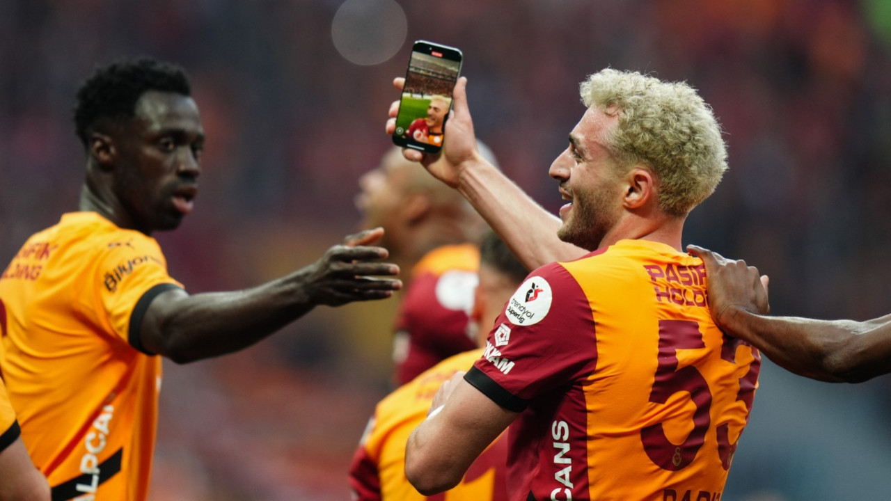 Barış Alper golü attı, selfie yaptı