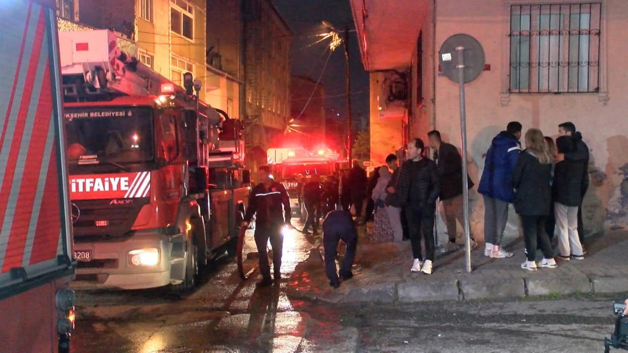 Çatı alev alev yandı, herkes düğünü işaret etti