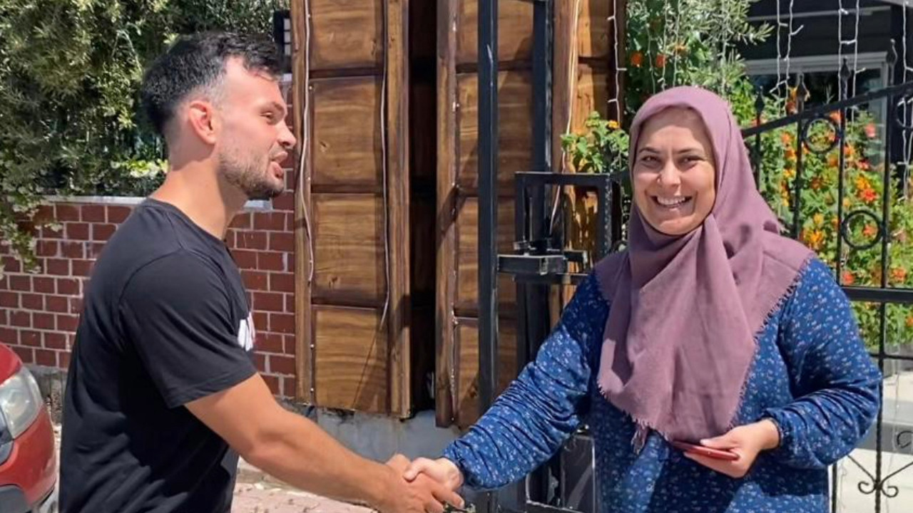 Geçmişte yaşadıklarını düşündü, telefonu sahibine ulaştırdı