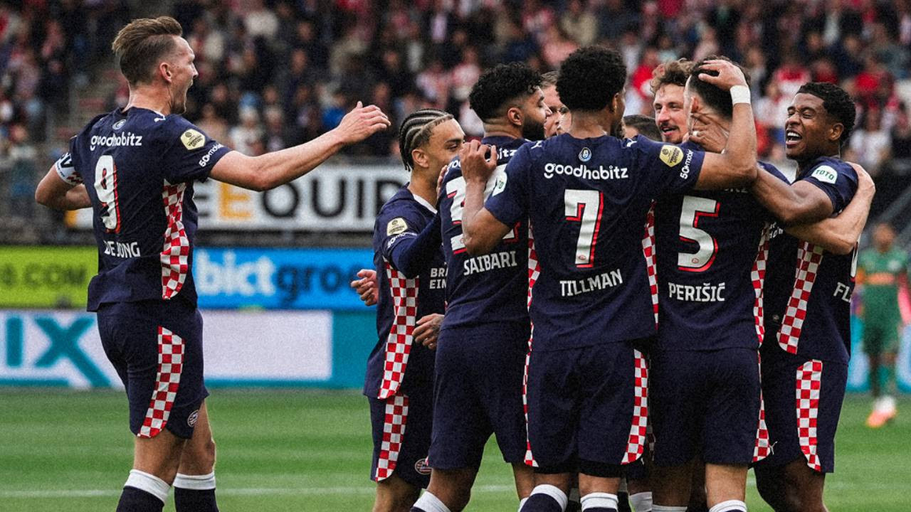 Hollanda'da tarihi şampiyonluk: 9 puan geriden geldiler!