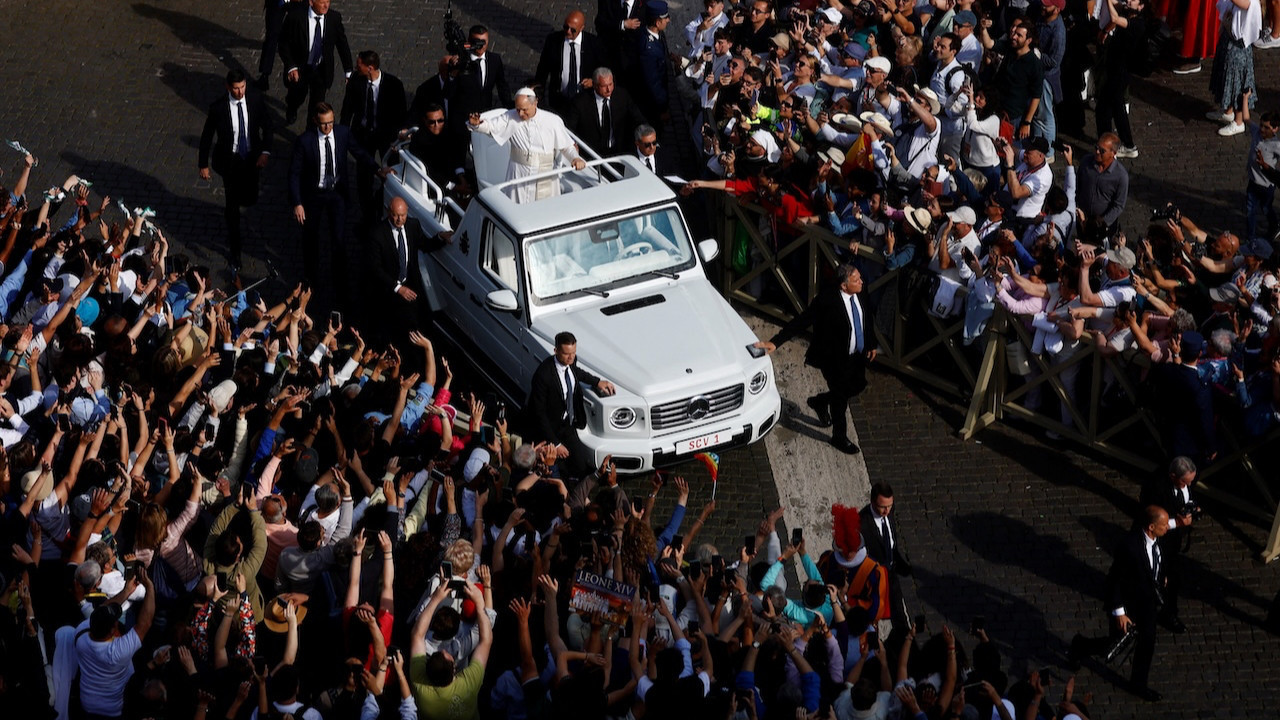 Papa 14. Leo'dan göreve başlama töreninde net mesajlar