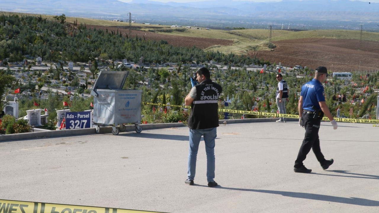 Akrabalar mezarlıkta çatıştı: 1 ölü, 2 yaralı