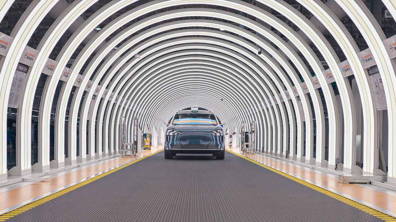 Bir zamanlar minivan üretiyordu, lüks segmentte BMW ve Mercedes’i geçti