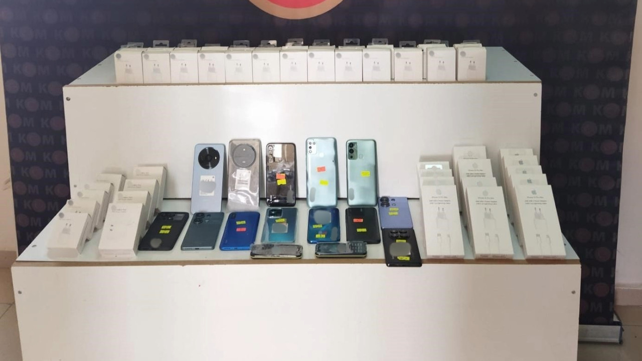 Silahtan telefona kadar gümrükten kaçırmışlar