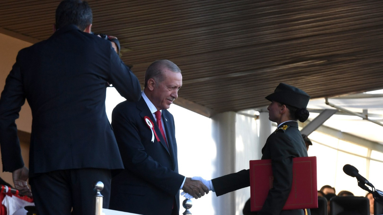 Erdoğan’a subayları atma yetkisi veren maddeler kanun teklifinden çıkarıldı