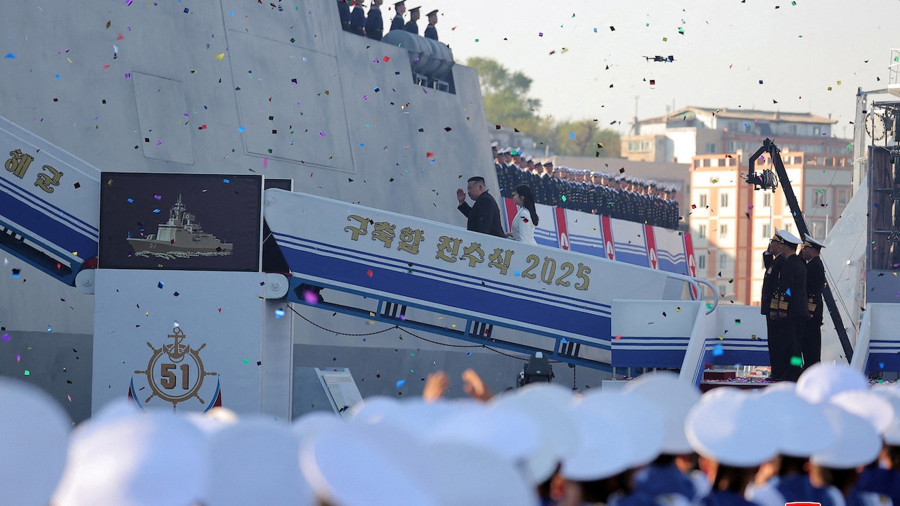 Kim Jong-un'un 5 bin tonluk savaş gemisi battı