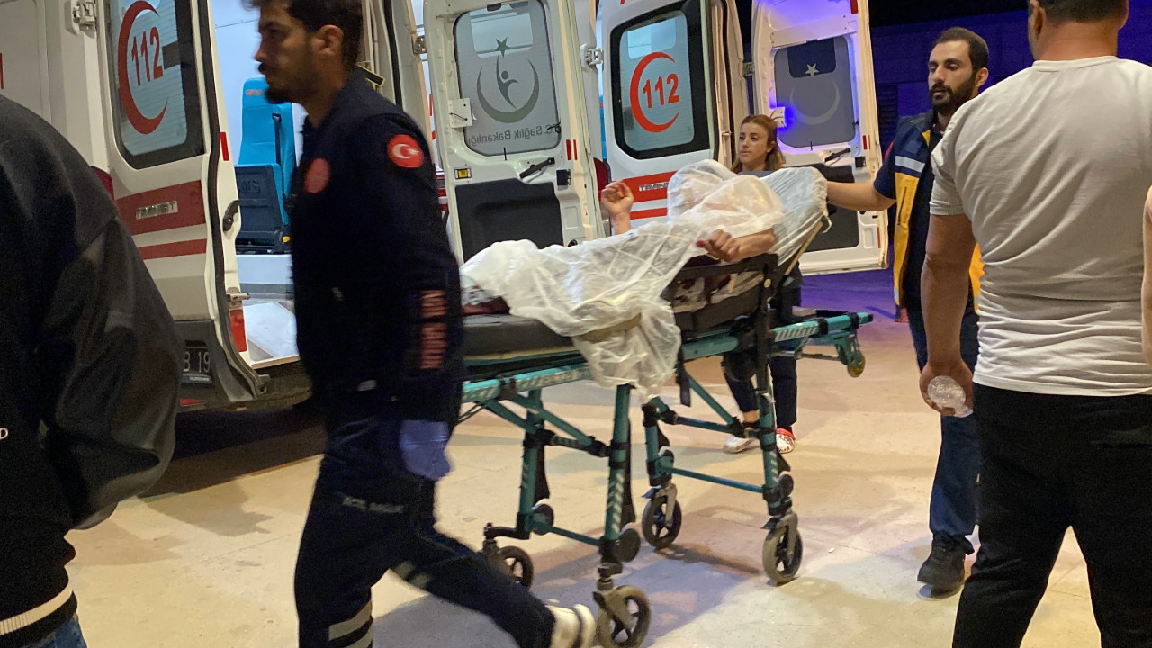 'Lazer tutma' kavgası: 2 kişi bıçaklandı