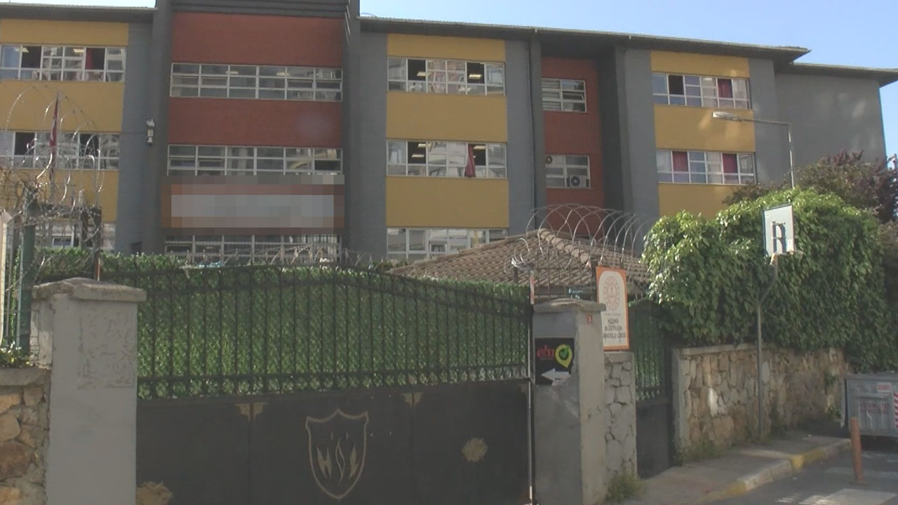 Lise öğrencisi okul bahçesinde arkadaşını bıçakladı