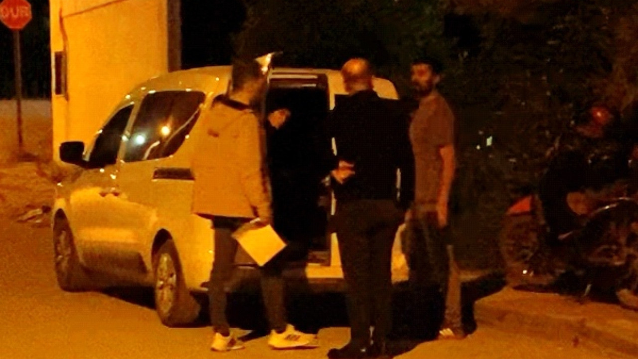 Parkta iki genci lazerle rahatsız edip, bıçakla yaralayan 2 şüpheliden 1’i tutuklandı