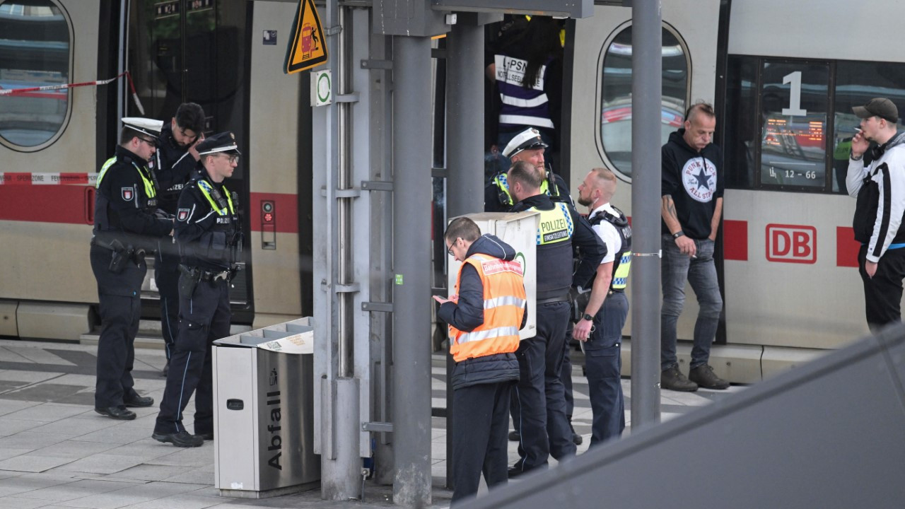 Almanya'da bıçaklı dehşet: Çok sayıda yaralı var