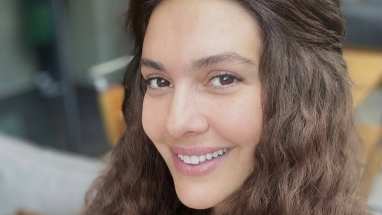 Bergüzar Korel sezonu açtı: Denize düştüm