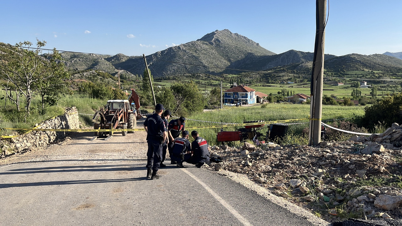 Burdur’da traktör devrildi: Ölü ve yaralılar var