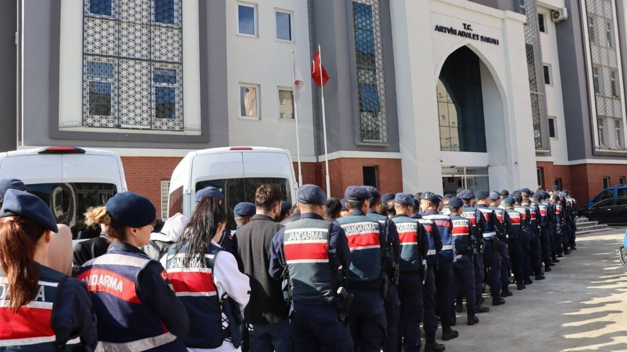 Cinsel ürün alanları dolandırdılar: 25 tutuklama