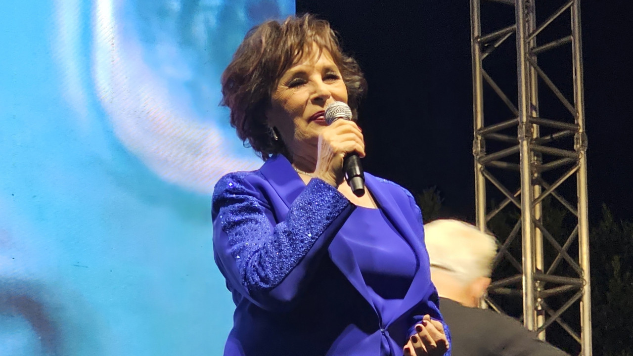 Hülya Koçyiğit: Düşünen gençler bu ülkenin en büyük hazinesi