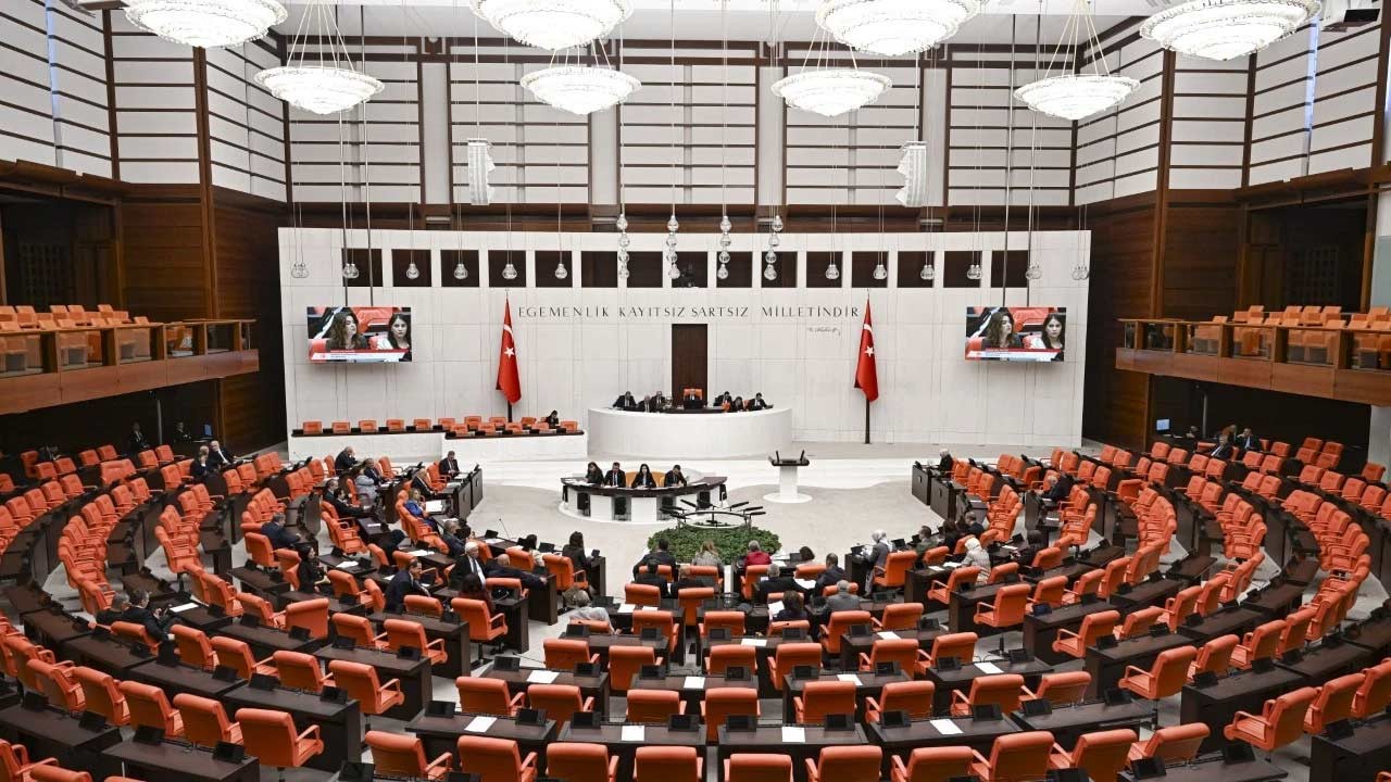 Muhalif belediyelere yetki tırpanı