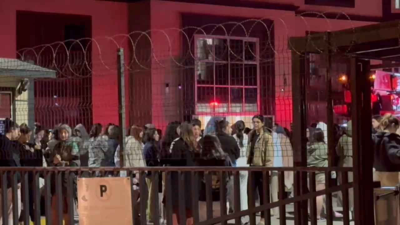 Tuzla'daki öğrenci yurdunda yangın paniği