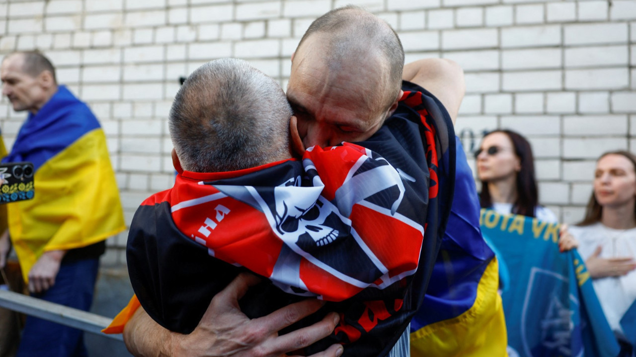 Esir takasının ilk aşaması tamam: Askerler yakınlarına kavuştu